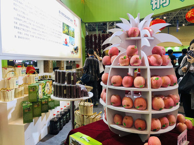 農(nóng)副產(chǎn)品展臺(tái) 連接田園與餐桌的橋梁